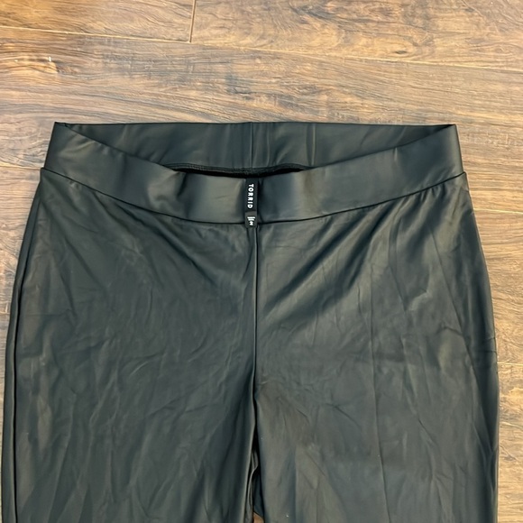 Torrid Full Length, Signature Waist, Faux Leather, Spandex Legging, Sz. 2. - Picture 4 of 11